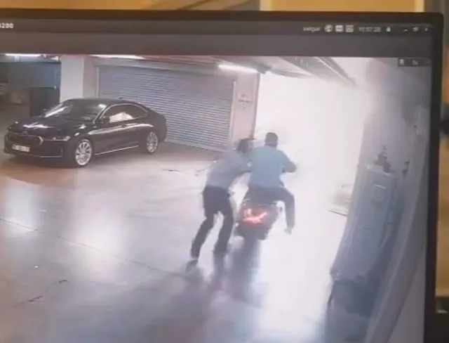 Çiğli Belediye Başkanı'nın Makam Aracına Silahlı Saldırı: Saldırgan Suçüstü Yakalandı