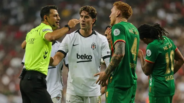 Trio ekibi, Beşiktaş'ın penaltı beklediği pozisyon için net konuştu