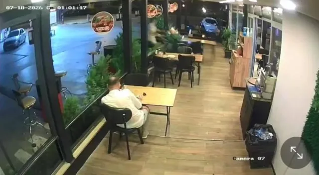 Kocaeli'de Dehşet Anları: Motosiklet Lokantaya Daldı