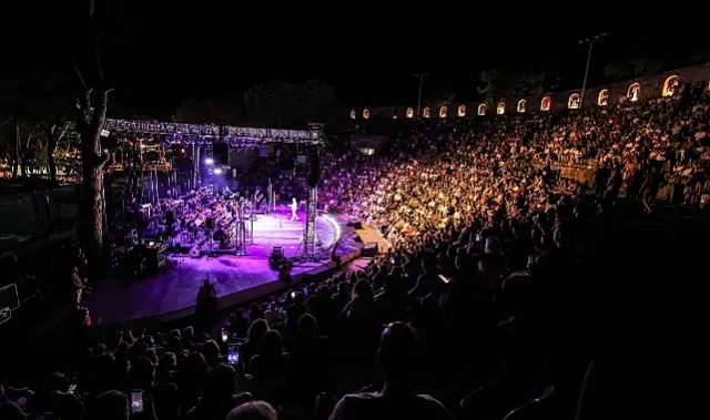 Ebru Yaşar'dan Ayvalık'ta Senfonik Konser Rüzgarı