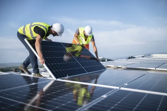 Avrupa'da Güneş Enerjisi Krizi: Üretim Patladı, Fiyatlar Çakıldı