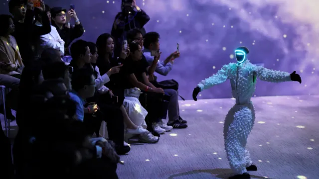 Moda Dünyasında Yeni Dönem: Manken Robotlar Podyumda