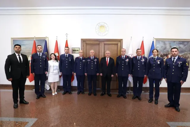 Bakan Güler Hava Kuvvetleri Komutanı Kadıoğlu ile Bir Araya Geldi