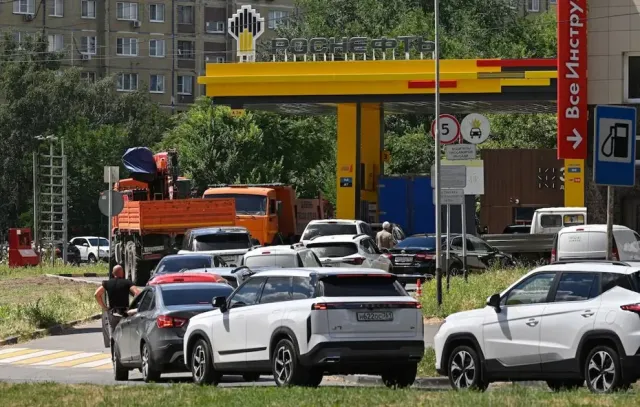 Rusya'da Tarihi Yakıt Krizi: Ukrayna Saldırıları Sonrası Hindistan'dan İthalat Başladı