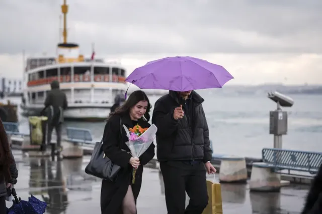 Meteoroloji ve AKOM'dan Kritik Uyarı: İstanbul'da Yağış Şiddetini Artırıyor