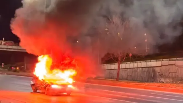 Eskişehir'de Seyir Halindeki Otomobil Alev Aldı: Sürücü Yaralı Kurtuldu