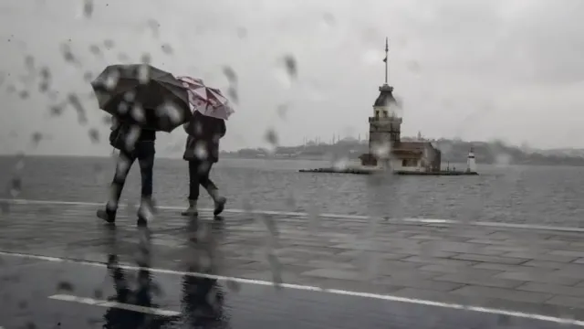 Meteoroloji'den Kritik Uyarı: İstanbul'a Sağanak Yağış Geliyor