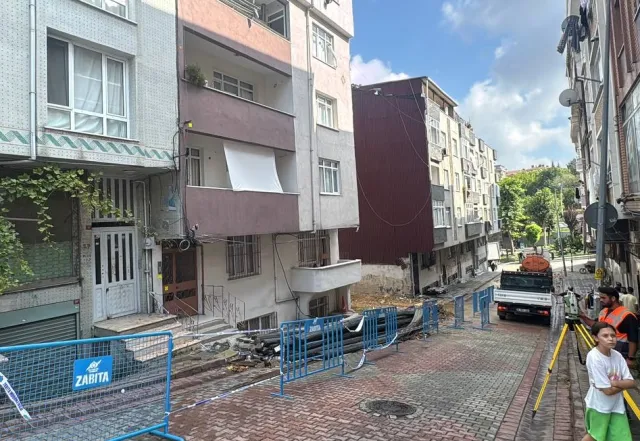 Sultangazi'de Korkutan Temel Kazısı: 3 Bina Tedbir Amacıyla Boşaltıldı