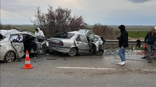 Eskişehir-Ankara Yolunda Feci Kaza: 4 Ölü, 2 Yaralı