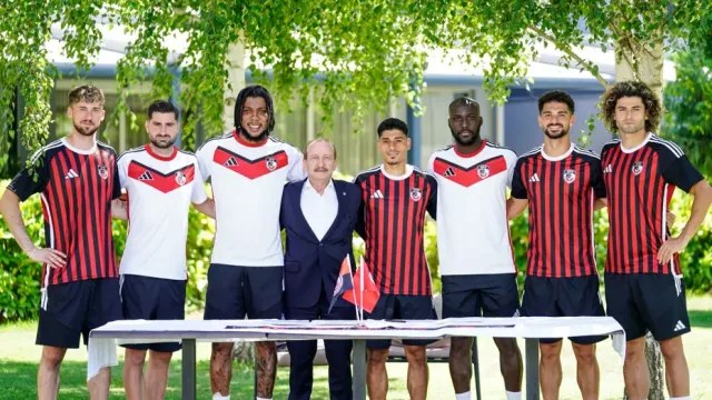 Gaziantep FK'da Transfer Tahtası Açıldı: Süper Lig Ekibi 7 Yeni İsimle Sözleşme İmzaladı