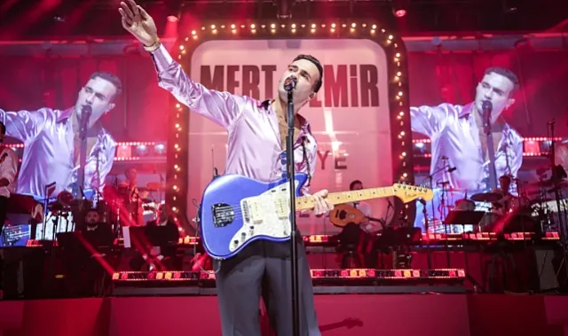 Mert Demir'den Harbiye'de Müzik Ziyafeti ve Sürpriz Düet