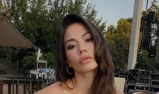 Toronto Sokaklarında Kuğu Gibi! Demet Özdemir Beyazlar İçinde Nefes Kesti