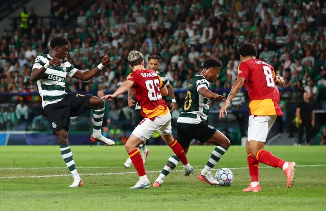 Galatasaray - Sporting Lizbon Maçında Tartışmalı VAR Kararı: Kırmızı Kart Beklentisi