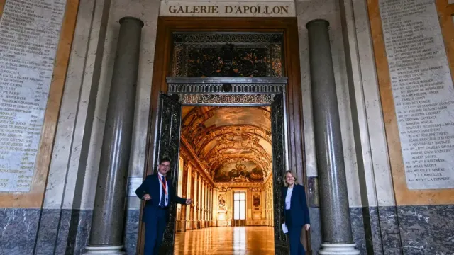 Louvre Müzesi'nde Tarihi Soygunun Yaşandığı Apollo Galerisi Yeniden Açıldı