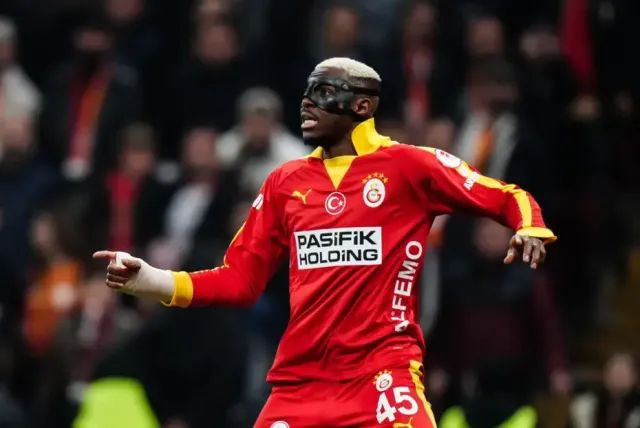 Victor Osimhen 35 Gün Sonra Sahalara Döndü: 18 Dakikalık Dönüş ve Kart Şoku