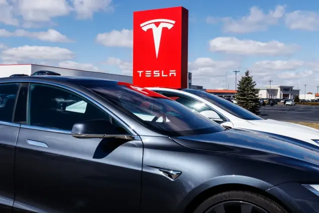 Tesla'dan Şaşırtan Adım: Direksiyonsuz ve Pedalsız Çocuk Bisikleti Satışta