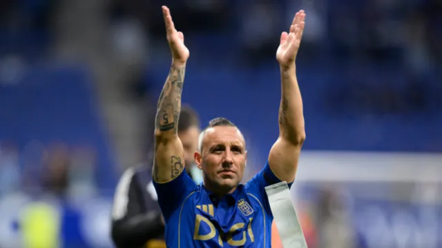 Santi Cazorla Futbola Veda Etti: 23 Yıllık Kariyer ve 13 Kupa