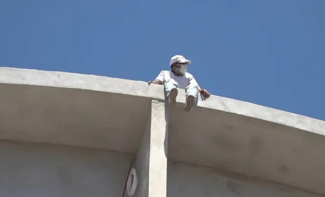 Alanya'da Çatı Krizi: İkna Edilen Şahıs Güven Altına Alındı