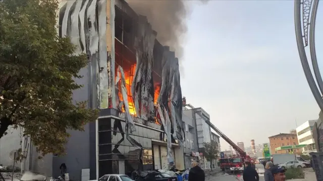 Kocaeli'deki Fabrika Yangını Davasında Yeni Gelişme: 3 Kişiye Tahliye Kararı
