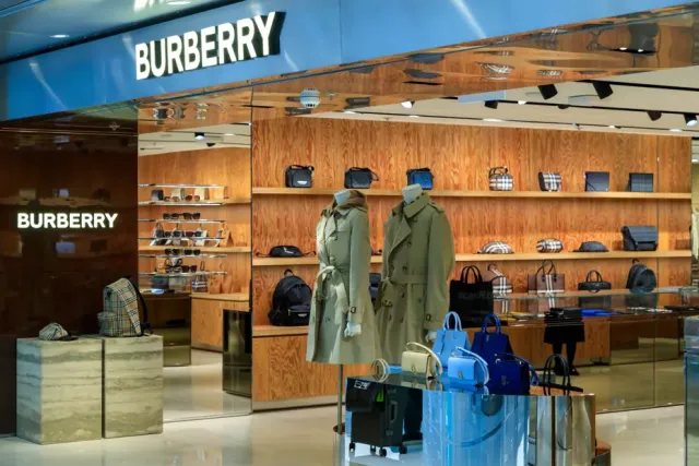 Burberry Yeniden Yükselişte: İşte Markayı Kurtaran Stratejik Hamleler