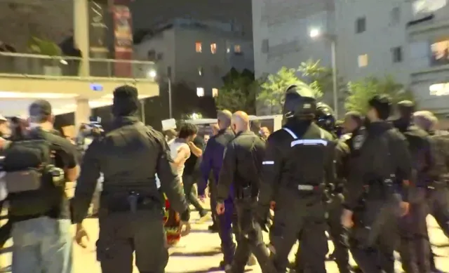 Tel Aviv'de Savaş Karşıtı Protestolara Sert Polis Müdahalesi