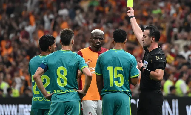 Galatasaray Villarreale Kaybetti: Osimhen Sinirden Deliye Döndü, Okan Buruk Kırmızı Kart Gördü