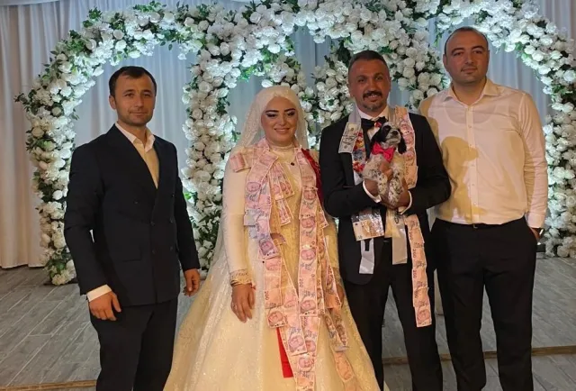 Trabzon'daki Düğünde Şaşırtan Anlar: Damada Altın Yerine Av Köpeği Yavrusu Taktılar