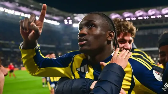 Fenerbahçe'de Sidiki Cherif Devri Kapandı: Yıldız Golcü Premier Lig'e Transfer Oldu