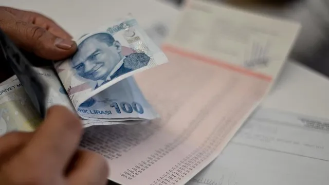 Memur ve Emekli Maaşlarına Ek Zam Yolda Mı? Masadaki Yüzde 14,88 ve 10,64 Ayrıntısı