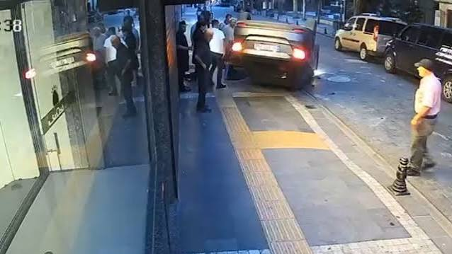 Trabzon'da Feci Kaza: Takla Atan Araçtan Sürücü Güçlükle Çıktı