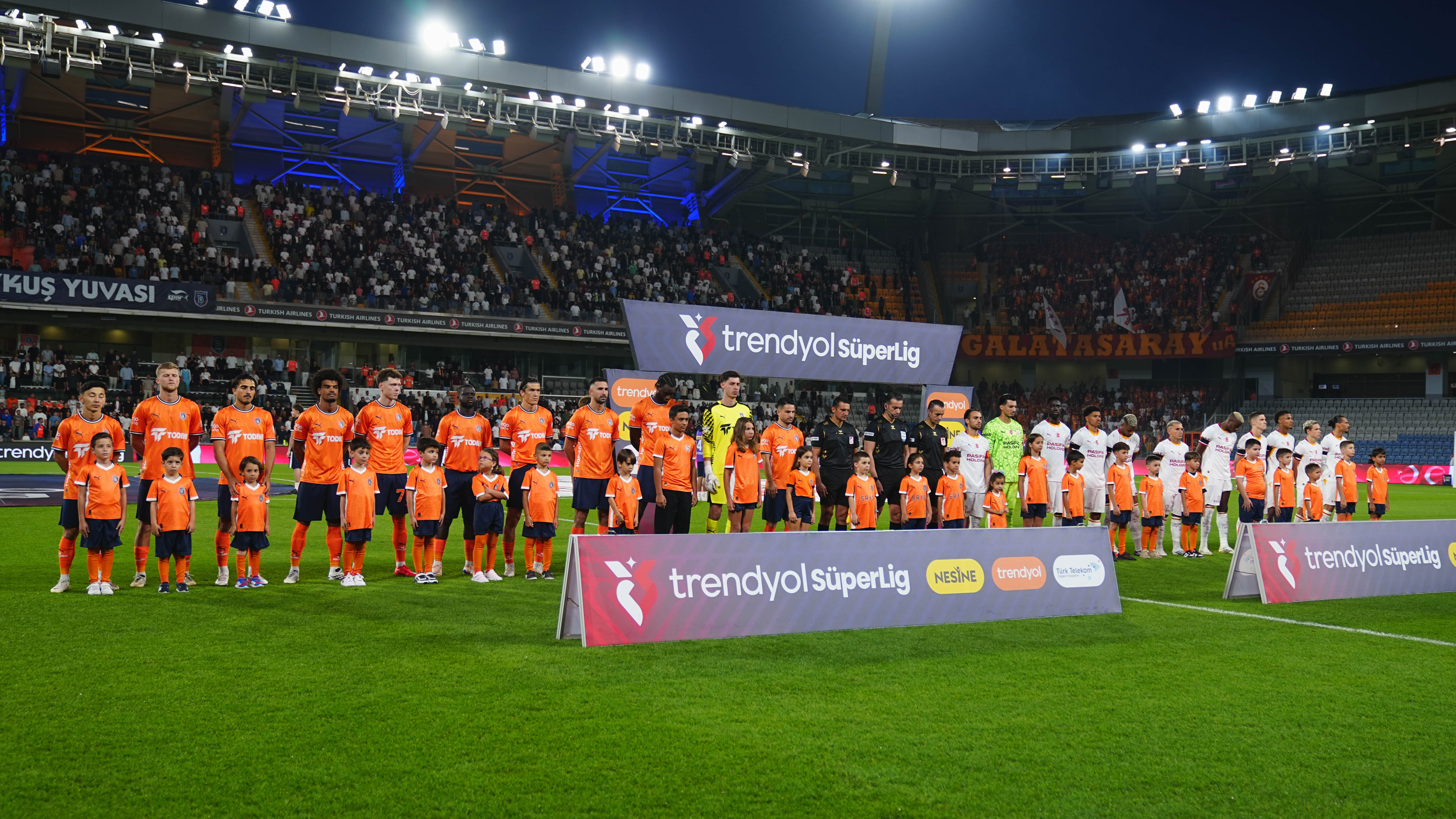 Trio Ekibi Başakşehir - Galatasaray Maçının Tartışmalı Kararlarını Masaya Yatırı