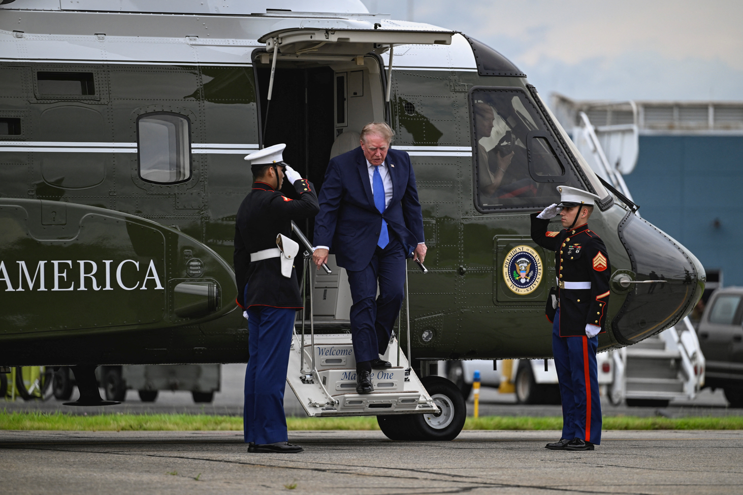 Trump Havada Büyük Tehlike Atlattı: Marine One ile Yolcu Uçağı Burun Buruna