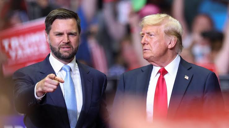 Trump'ın Sağ Kolundan Kritik İran Açıklaması: Savaşta Öncelik Değişti