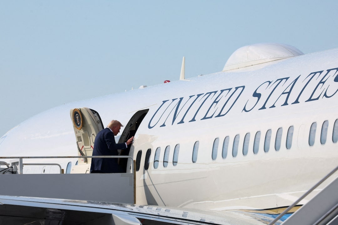 Trump'tan Gizli Uçuş Açıklaması: Benim Uçağım Daha Büyük Risk Altındaydı