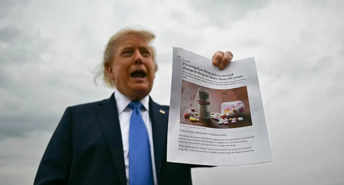 Trump'tan İlginç İlaç Fiyatları Gafı: Biden Yönetimini Öven Haberi Gösterdi