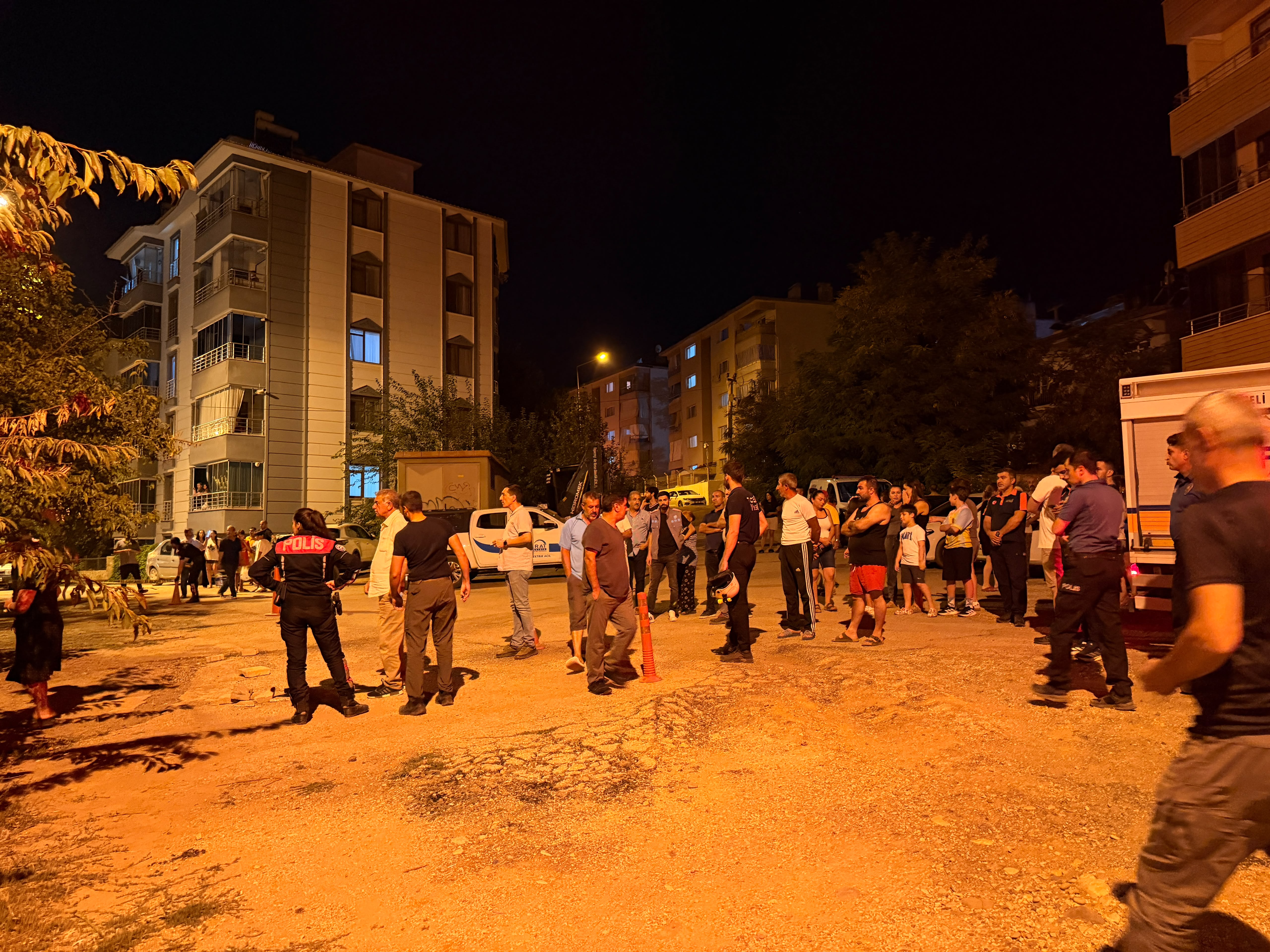 Tunceli'de Temel Kazısı Sırasında Toprak Kayması: 5 Katlı Bina Tahliye Edildi