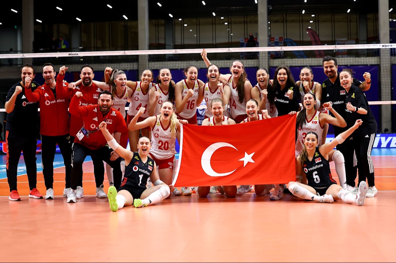 Türkiye U17 Kız Milli Voleybol Takımı Tarihi Başarıya İmza Atarak Dünya Şampiyonası'nda Finalde