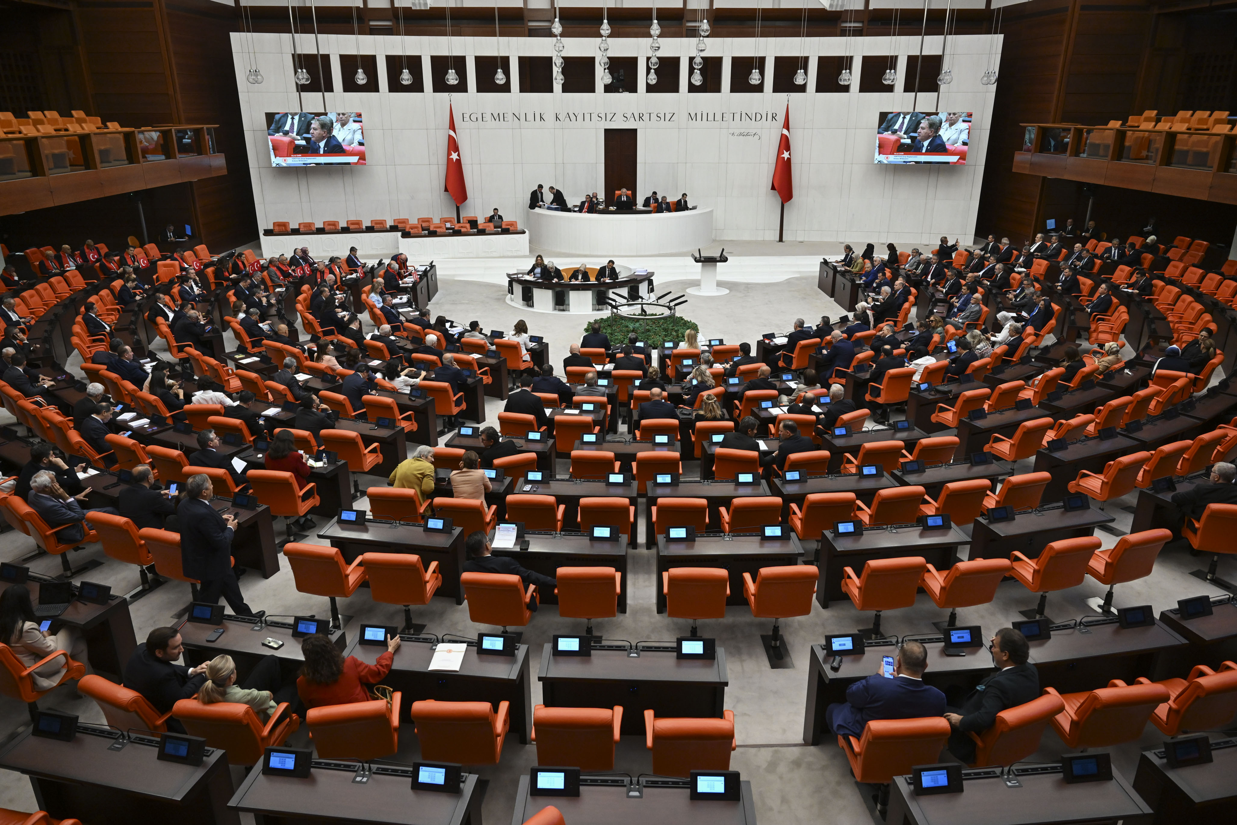 Üç milletvekili daha AK Parti'ye katıldı: Meclis'teki yeni sandalye dağılımı