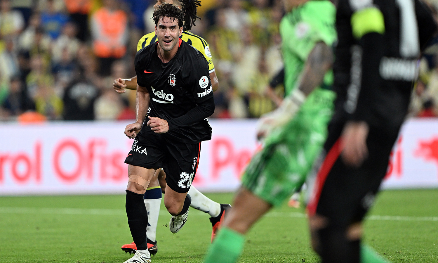 Vlahovic kararı sonrası Beşiktaş'tan sert tepki: TFF ve yayıncı kuruluşa zehir zemberek sözler