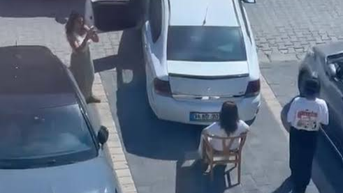 Yalova'da İlginç Olay: Sandalye Çekti, Park Etmesine İzin Vermedi