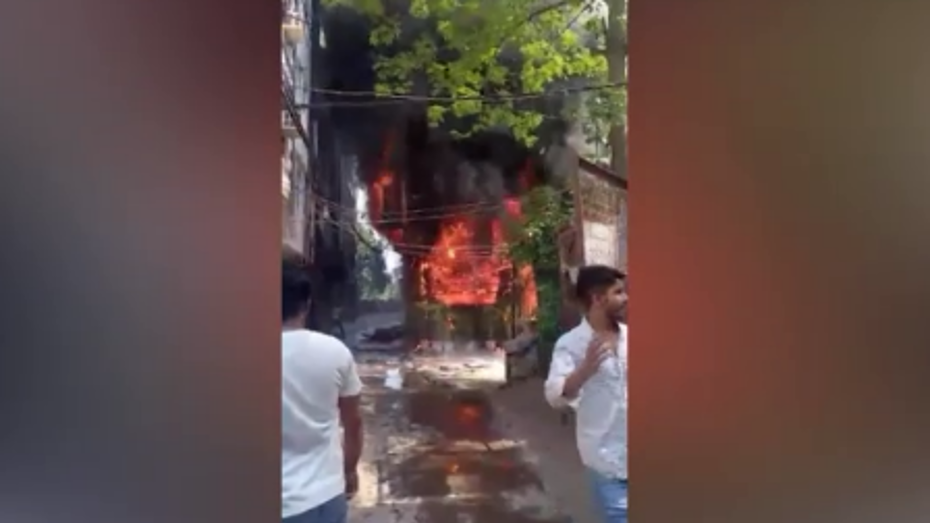 Yeni Delhi'de Faciaya Yol Açan Otel Yangını: 21 Kişi Hayatını Kaybetti
