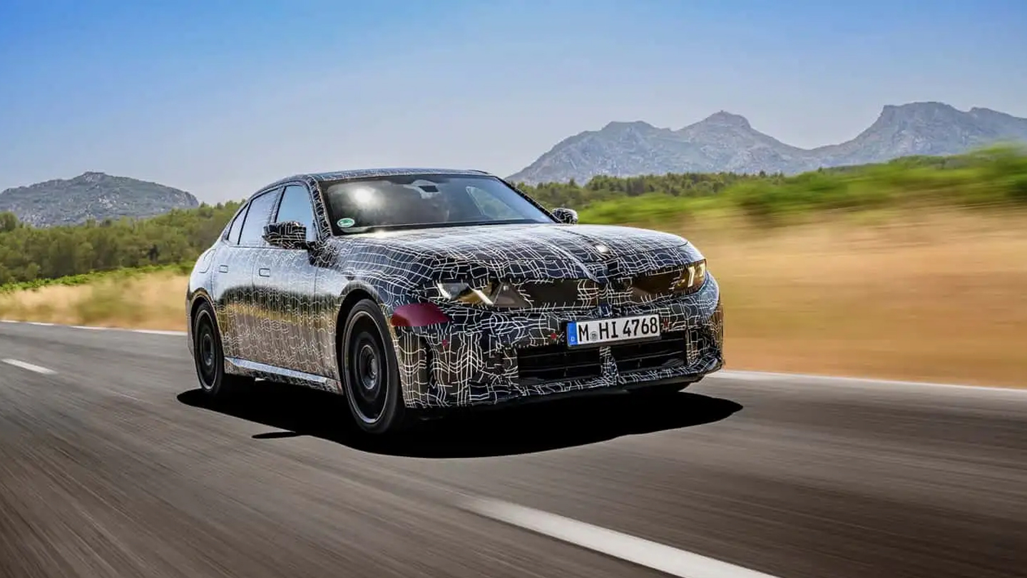 Yenilenen BMW 3 Serisi 6 Silindirli Motoruyla Geliyor