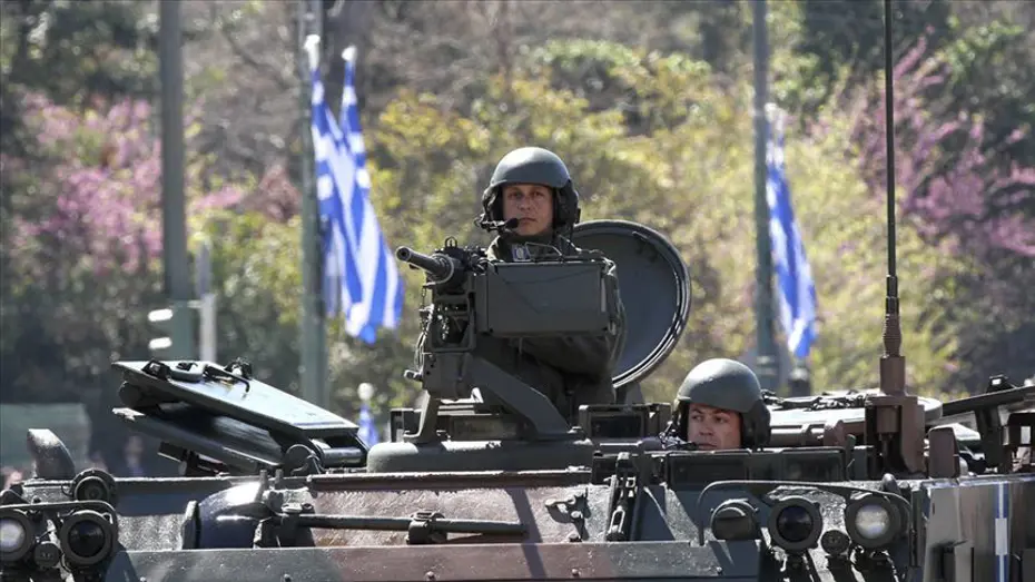 Yunanistan Ordusunda Tarihi Adım: Gönüllü Kadın Askerler Göreve Başladı