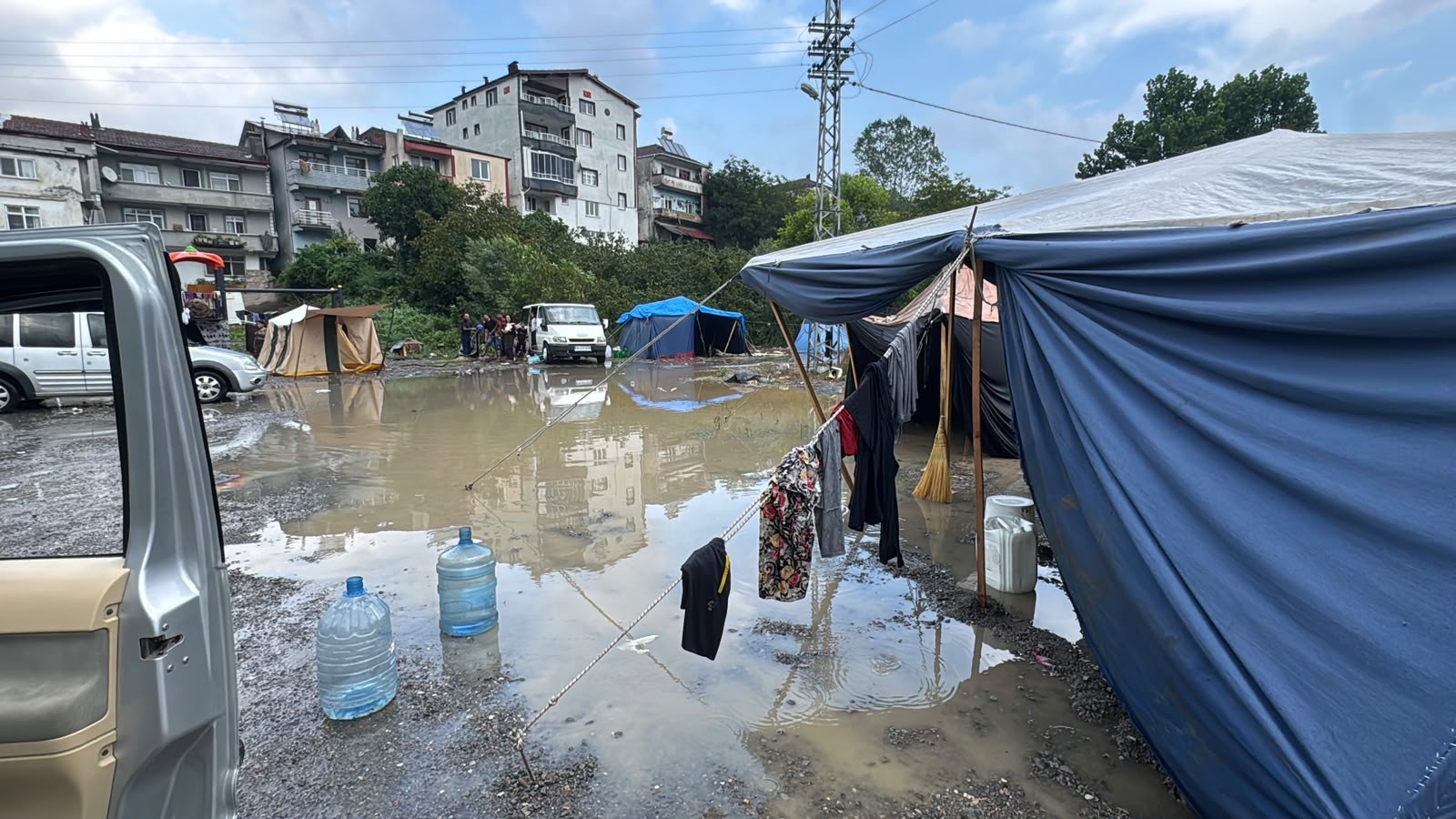 Zonguldak'ta Sağanak Yağış: Mevsimlik Tarım İşçilerinin Çadırlarını Su Bastı